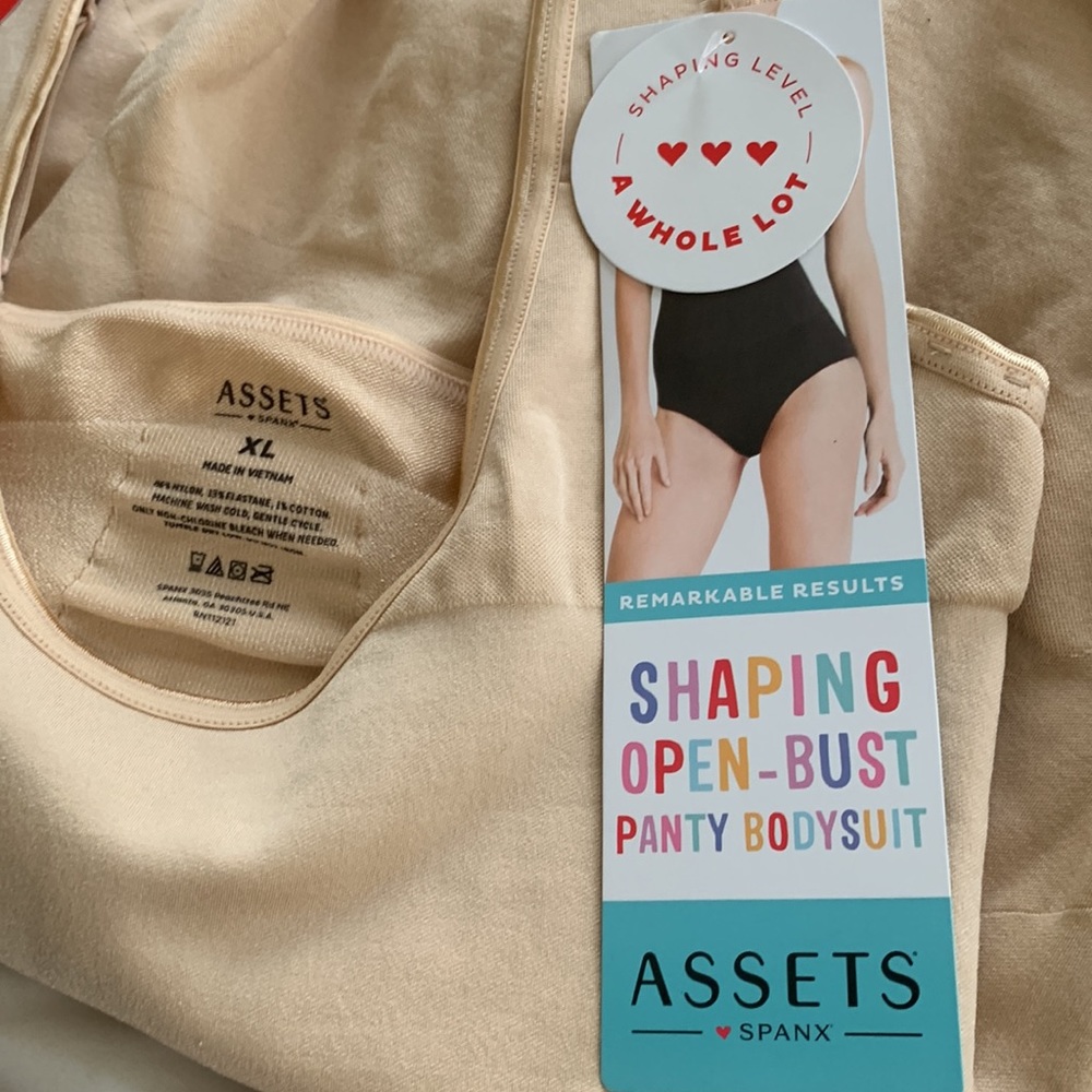 Assets by Spanx Open Bust Panty Bodysuit - Picture 12 of 14